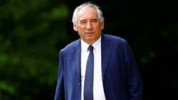 Париж на грани социальной бури: премьер Франции анонсировал жесткую экономию