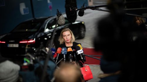 Европейские дипломаты вновь оказались в центре коррупционного скандала