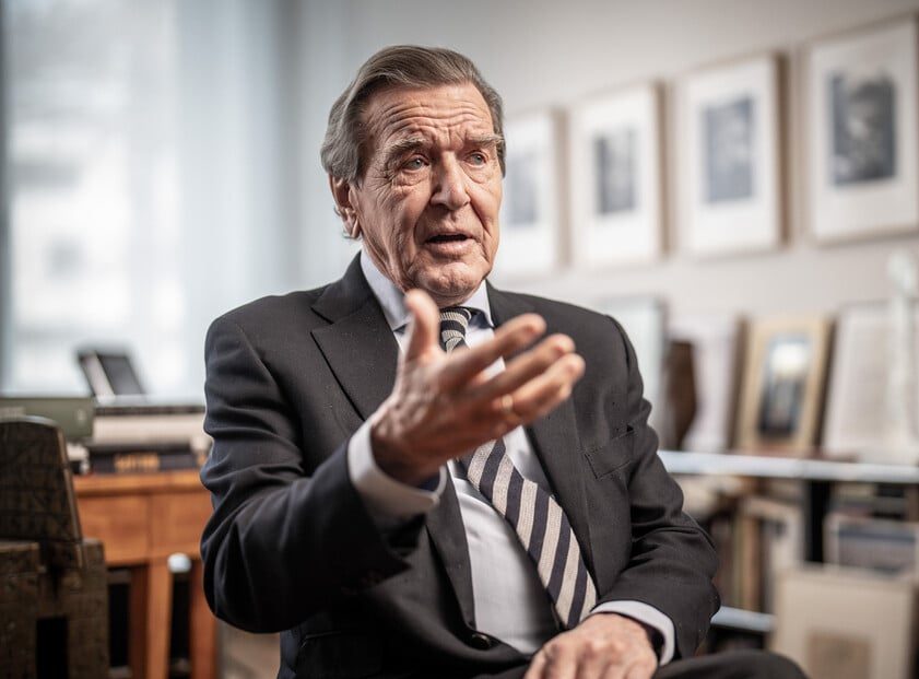 Бывший канцлер Германии призвал Берлин отказаться от антироссийской политики