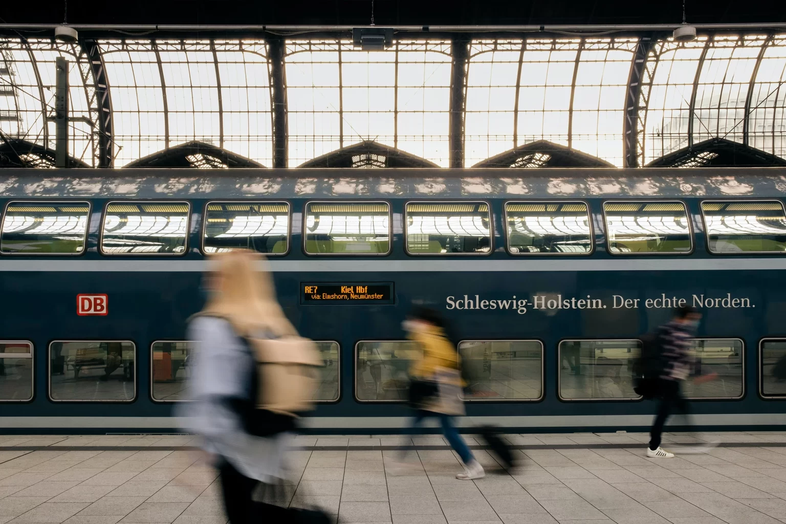 Немцы и мигранты массово задумались об эмиграции