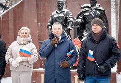 Жителей ЦАО поздравили с Днем защитника Отечества